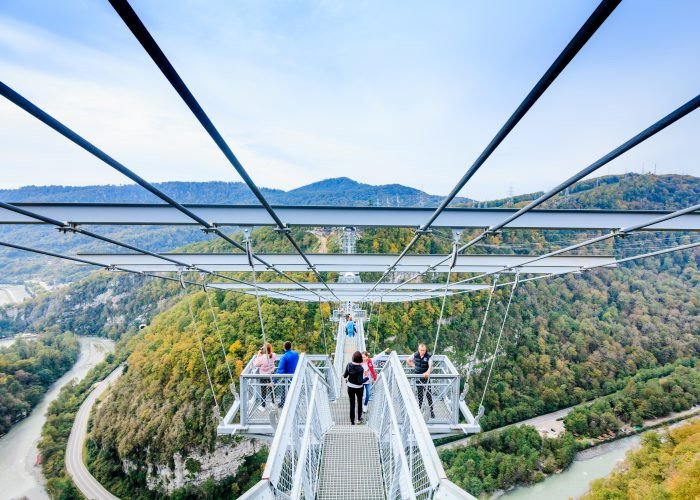 10 cây cầu treo ấn tượng trên thế giới