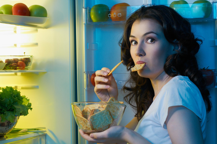4 sai lầm khi ăn tối gây hại lớn đến sức khỏe, có thể chính bạn cũng mắc