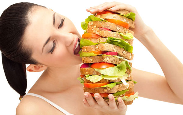 5 lý do khiến bạn luôn cảm thấy đói dù đã ăn rất nhiều