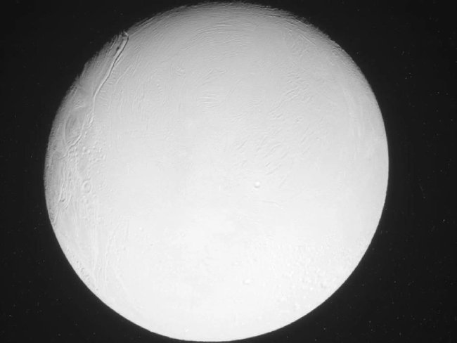 50 hình ảnh về mặt trăng Enceladus của Sao Thổ - nơi sự sống có thể tồn tại (Phần 1)