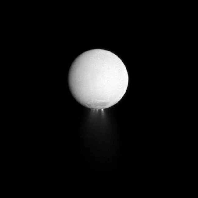50 hình ảnh về mặt trăng Enceladus của Sao Thổ - nơi sự sống có thể tồn tại (Phần 2)