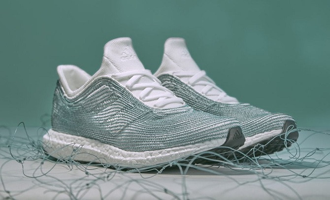 Adidas sản xuất giày từ rác thải đại dương