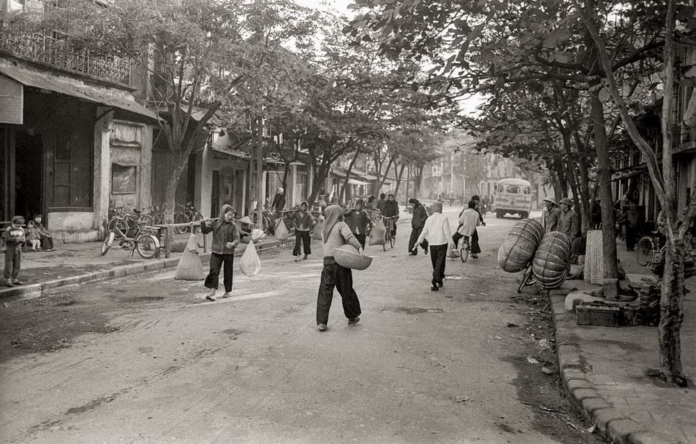 Ảnh độc về vỉa hè ở Việt Nam thập niên 1980 (Phần 1)