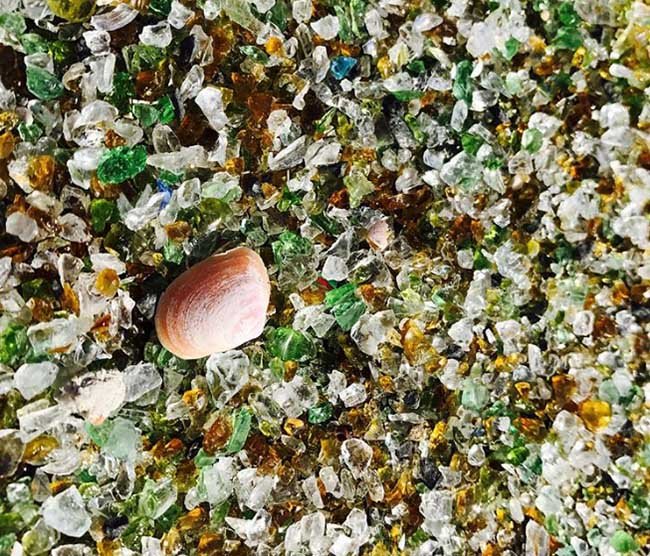 Bãi biển vô danh ở Nhật trở nên nổi tiếng vì sử dụng nguyên liệu tái chế