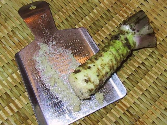 Bạn nghĩ mình đang ăn wasabi xịn với món sushi thần thánh ư? Chưa chắc đâu!