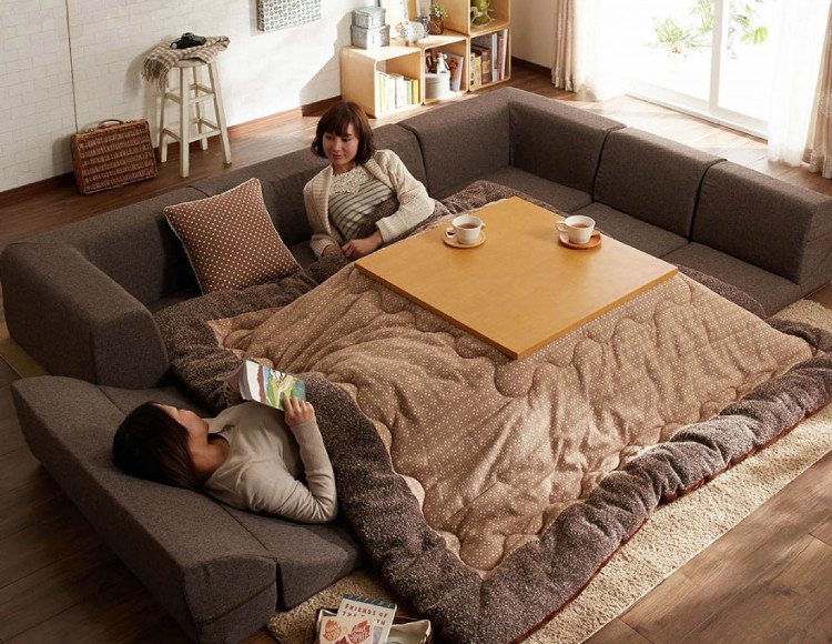 Bàn sưởi Kotatsu - phát minh tuyệt vời nhất của người Nhật