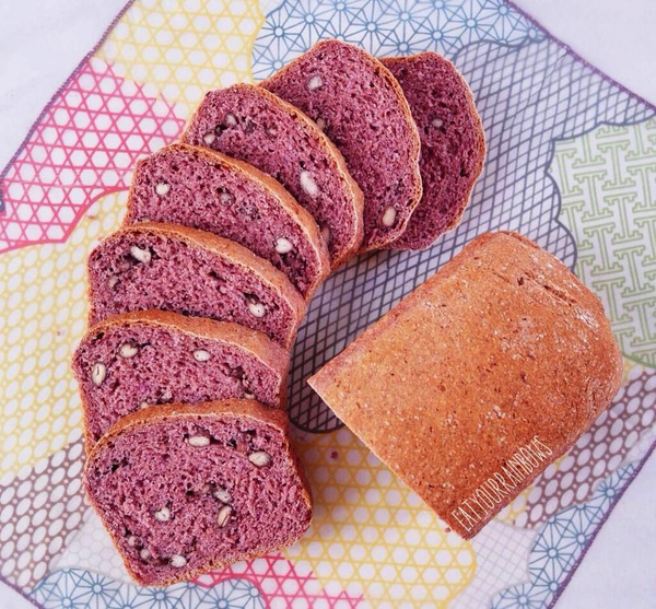 Bánh mỳ màu tím - siêu thực phẩm của tương lai
