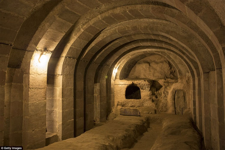 Bất ngờ phát hiện thành phố ngầm nghìn tuổi khi sửa nhà