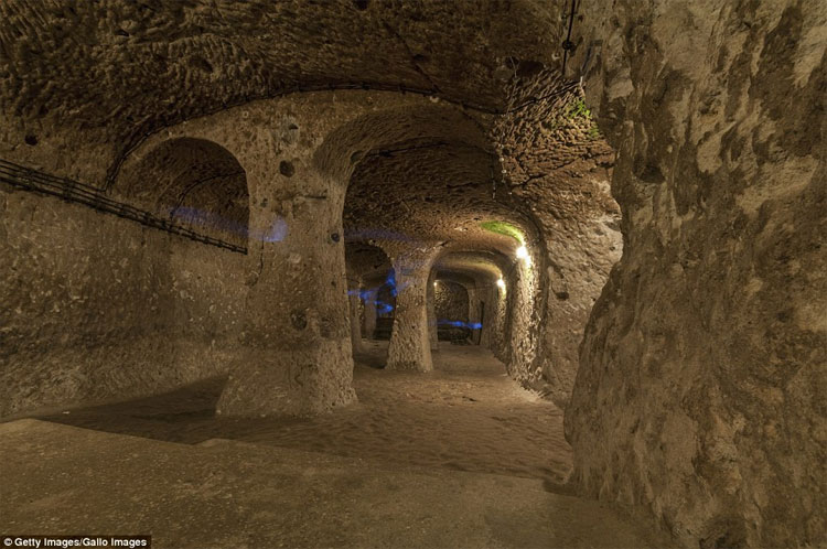 Bất ngờ phát hiện thành phố ngầm nghìn tuổi khi sửa nhà