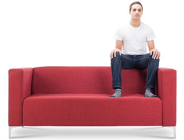 Bắt thóp tính cách người khác qua 12 kiểu ngồi ghế sofa