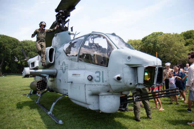 Bên trong trực thăng tấn công đầu tiên trên thế giới