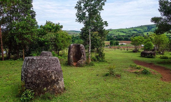 Bí ẩn 2.500 năm ở cánh đồng chum Lào