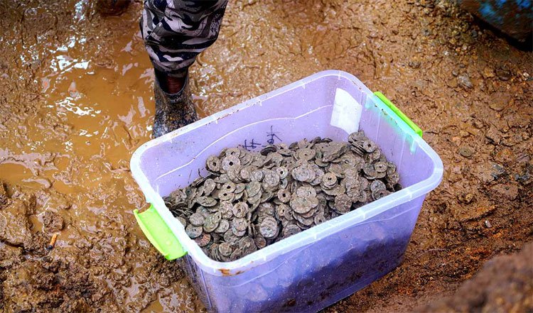 Bí ẩn 5,6 tấn tiền xu cổ chôn dưới ngôi làng Trung Quốc