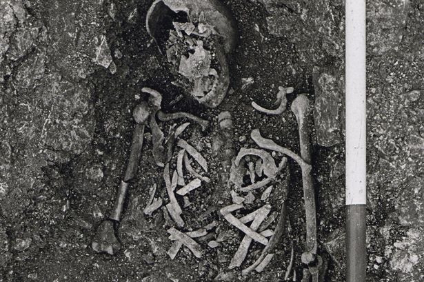 Bí ẩn những bộ xương cốt bị đập vỡ tại một ngôi làng cổ nước Anh