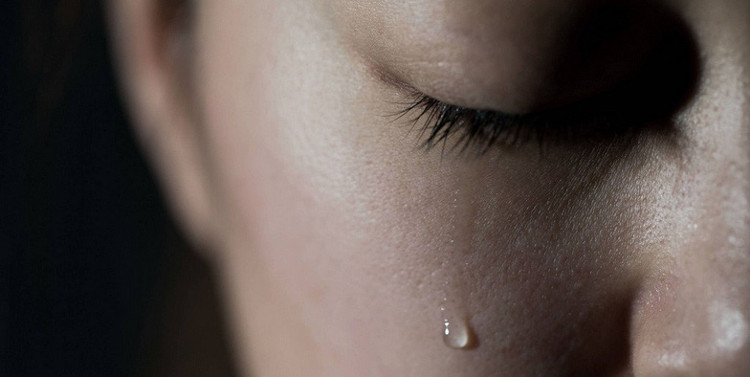 Bí mật nước mắt: Mỗi năm tạo 113 lít, nước giàu khóc nhiều hơn