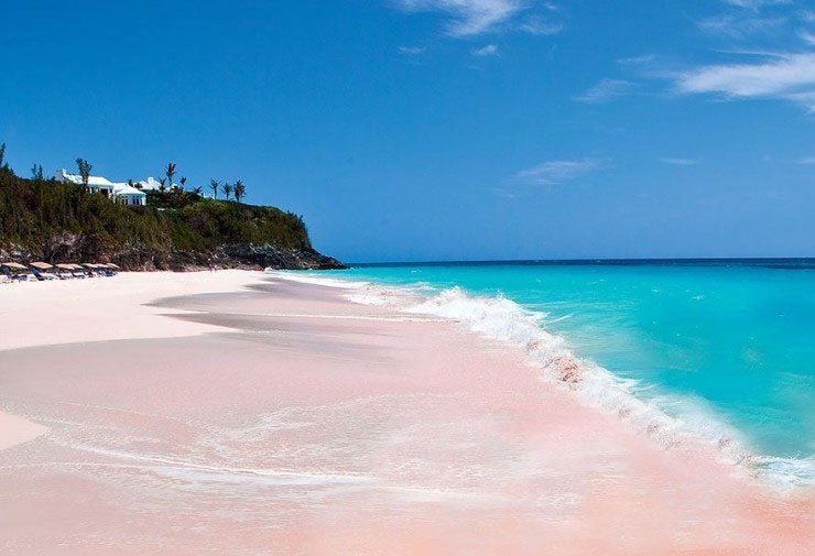 Bờ biển cát hồng tự nhiên ở Bahamas