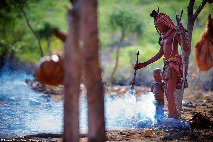 Bộ lạc Himba có phụ nữ để ngực trần ở châu Phi