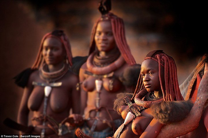 Bộ lạc Himba có phụ nữ để ngực trần ở châu Phi