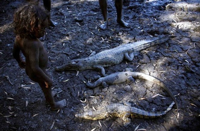 Bộ tộc 60 ngàn năm săn lùng cá sấu trong rừng thẳm