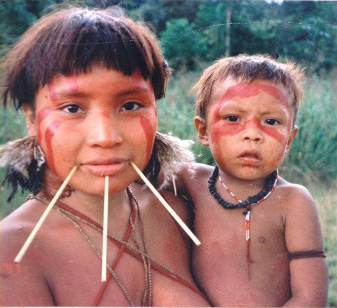 Bộ tộc sống tách biệt trong rừng rậm Amazon với tục ăn xương người chết