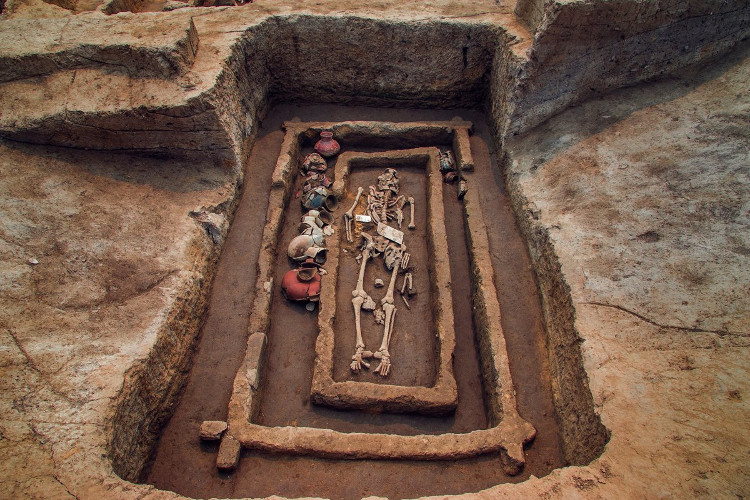 Bộ xương gần hai mét trong mộ 5.000 năm ở Trung Quốc