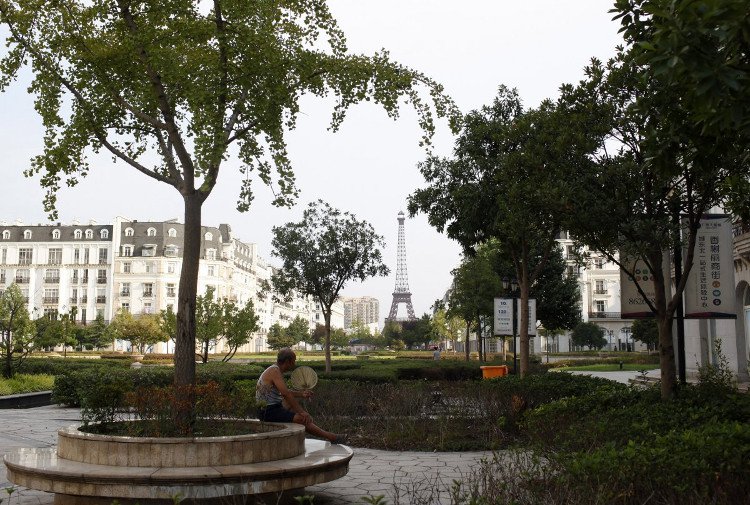 Cận cảnh thành phố Paris nhái ở Trung Quốc