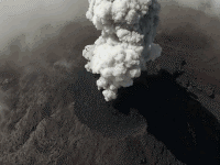 Cảnh núi lửa phun tuyệt đẹp quay bởi drone