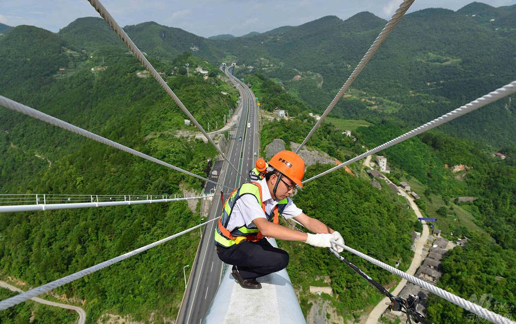 Cây cầu cao nhất thế giới ở Trung Quốc
