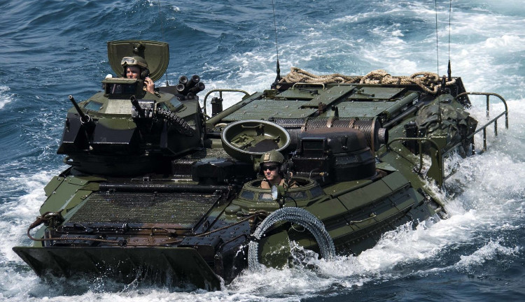 Chiếc xe lội nước khổng lồ AAV của thủy quân lục chiến Mỹ có gì đặc biệt?