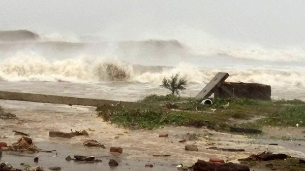 Chùm ảnh: Khung cảnh hoang tàn nơi cơn bão số 10 quét qua