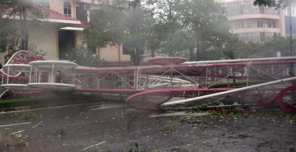Chùm ảnh: Khung cảnh hoang tàn nơi cơn bão số 10 quét qua