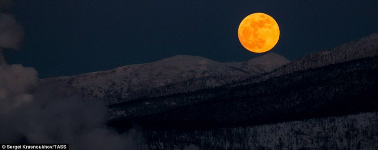 Chùm ảnh: Siêu trăng máu và trăng xanh khắp nơi trên thế giới