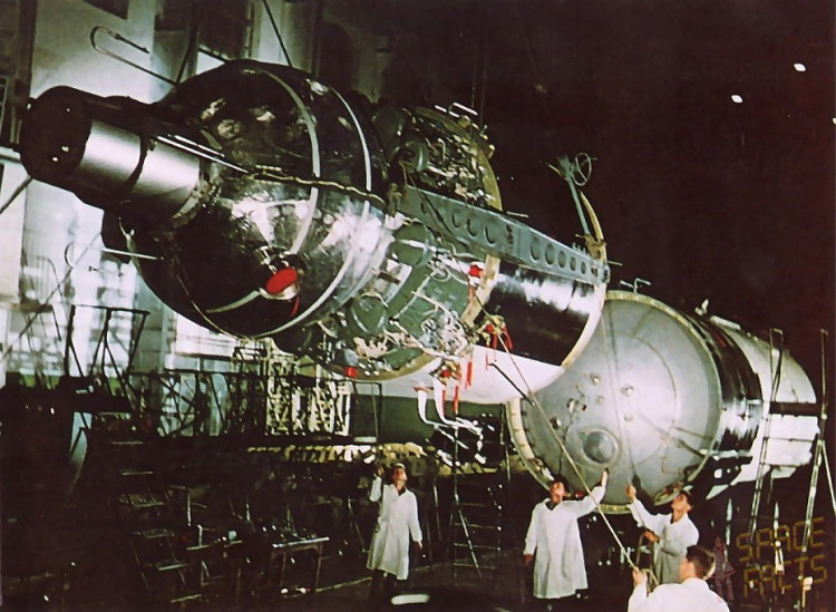 Chuyến đi bộ ngoài không gian suýt biến thành thảm kịch của Liên Xô