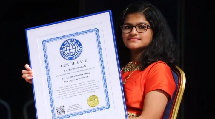Cô bé 12 tuổi lập kỷ lục Guinness hát được 102 thứ tiếng hơn 6 giờ, có cả Tiếng Việt
