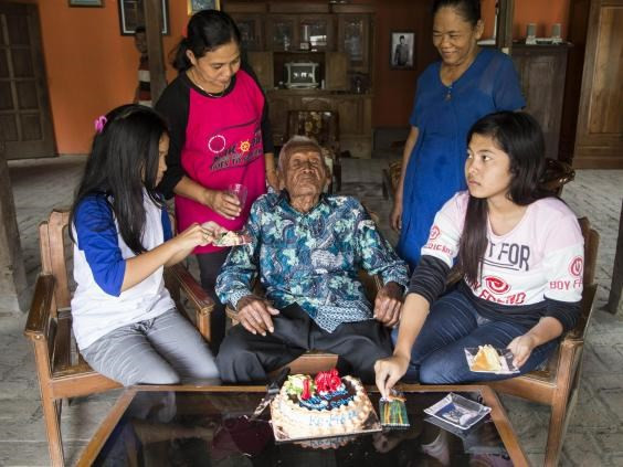 Cụ ông cao tuổi nhất thế giới tổ chức sinh nhật lần thứ 146