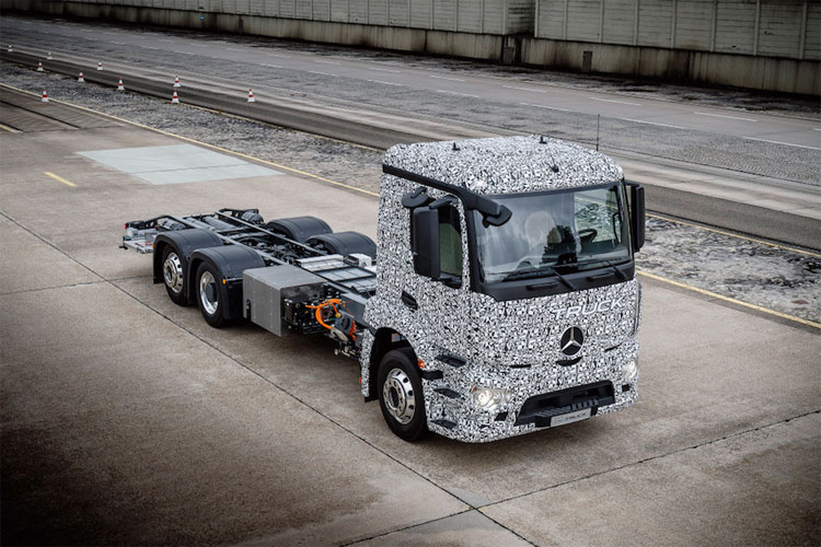 Daimler giới thiệu Mercedes-Benz Urban eTruck - Xe tải nặng chạy điện hoàn toàn