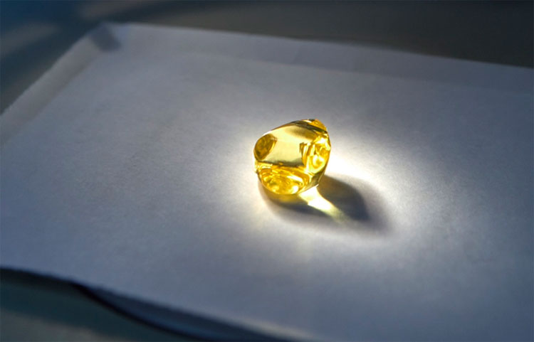 Đào được viên kim cương vàng cực hiếm ở Nga