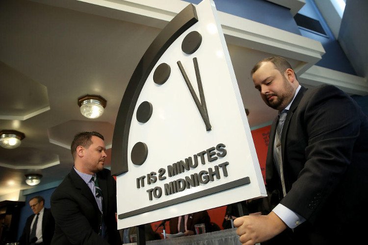 Đồng hồ Tận thế báo thời điểm nhân loại hủy diệt còn 2 phút