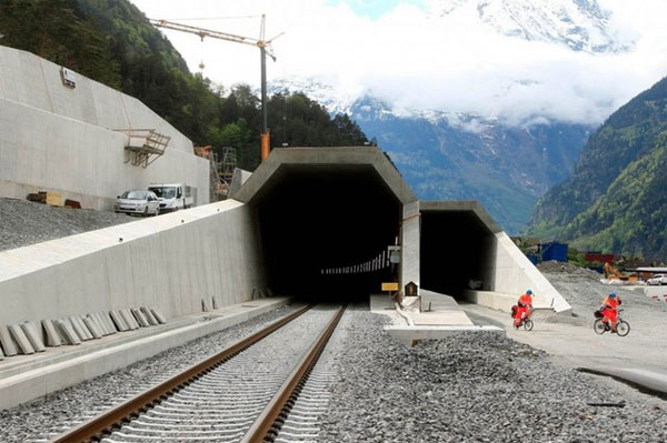 Đường hầm dài nhất thế giới chính thức hoàn thành tại Thụy Sỹ