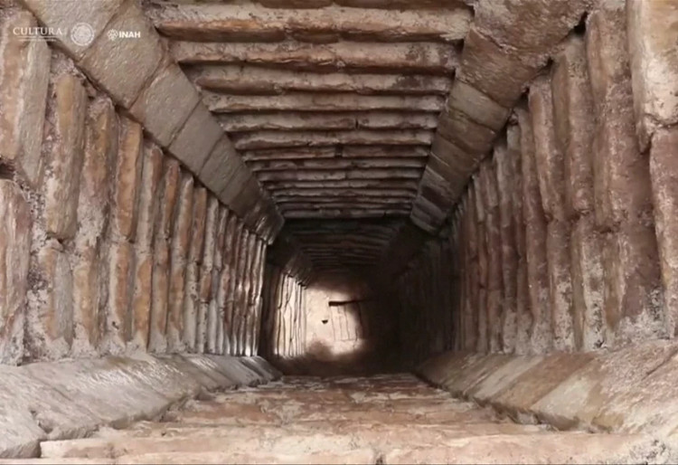 Đường hầm dưới kim tự tháp hé lộ bí ẩn Xà thần của người Maya