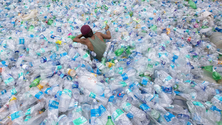 Đường làm từ nhựa phế thải, tuổi thọ cao gấp 10 lần