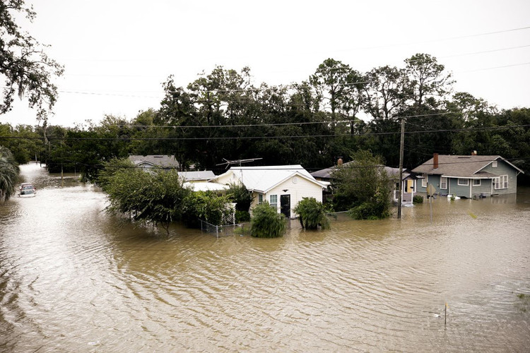 Florida sau siêu bão thế kỷ Irma: Tối tăm, lụt lội và đổ nát