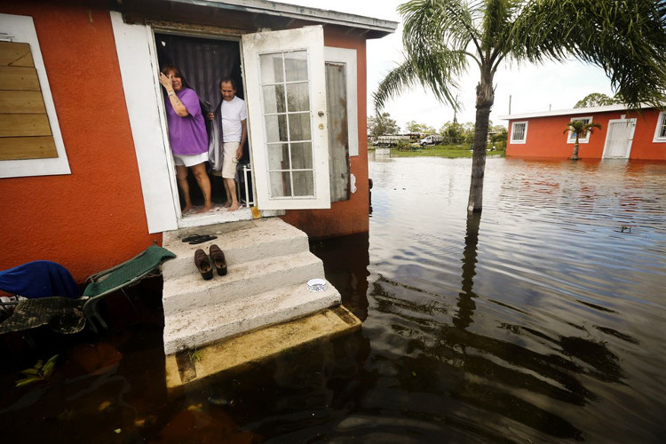 Florida sau siêu bão thế kỷ Irma: Tối tăm, lụt lội và đổ nát