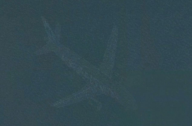 Giải mã bí ẩn máy bay nằm dưới hồ nước