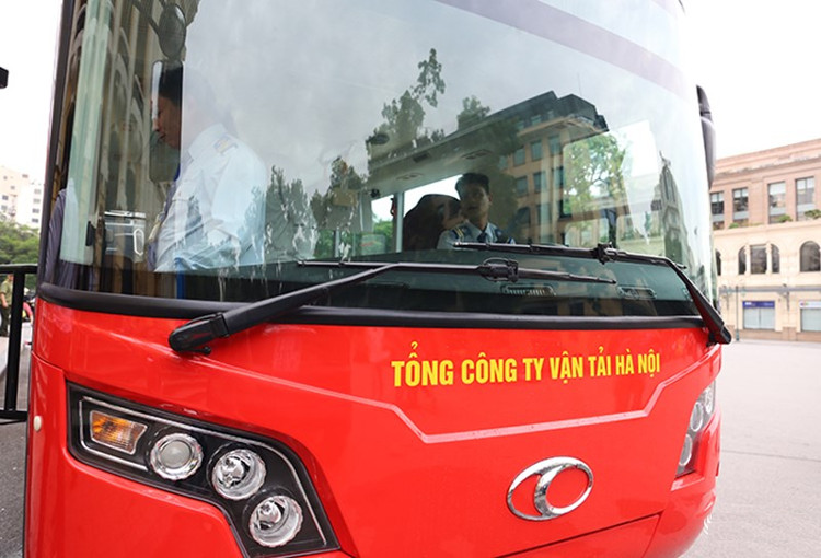 Hà Nội đang cho chạy thử xe buýt 2 tầng mui trần