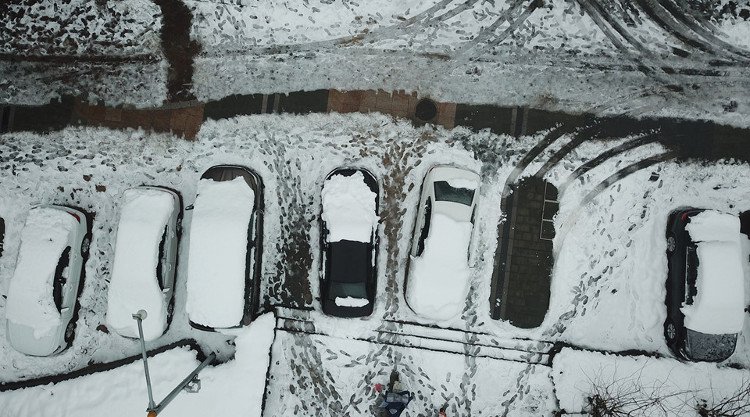 Hàng nghìn ôtô ở Thường Châu bị tuyết phủ nhiều ngày