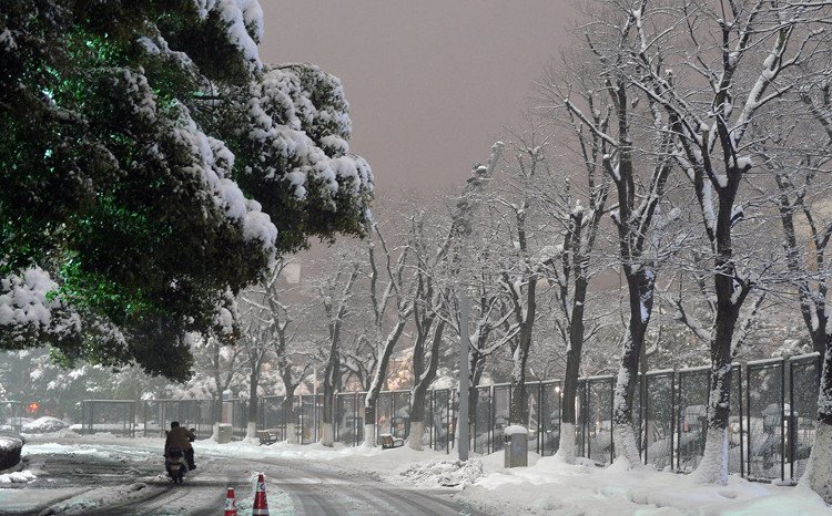 Hàng nghìn ôtô ở Thường Châu bị tuyết phủ nhiều ngày