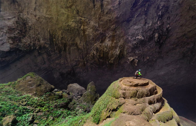 Hành trình xuyên bóng tối trong hang động lớn nhất thế giới ở Việt Nam