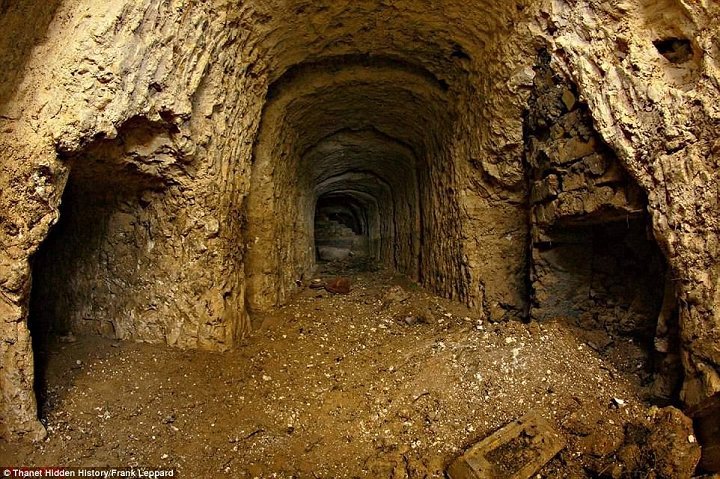 Hệ thống đường hầm bí ẩn từ Thế chiến I dưới nền siêu thị Anh