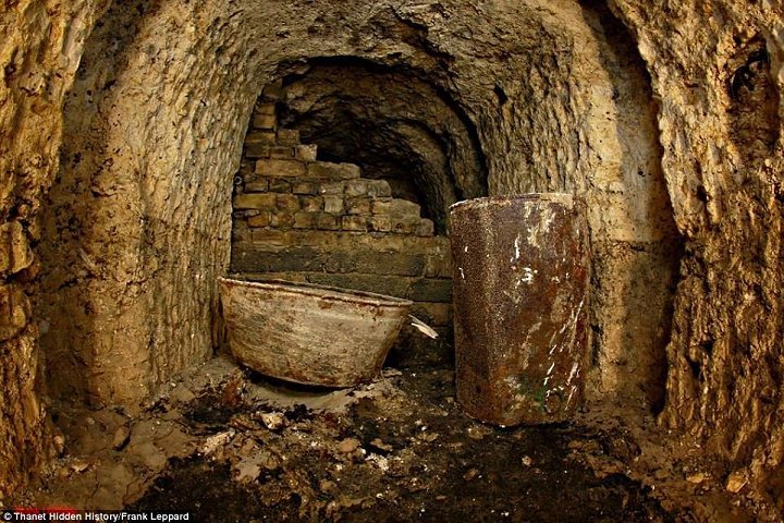Hệ thống đường hầm bí ẩn từ Thế chiến I dưới nền siêu thị Anh